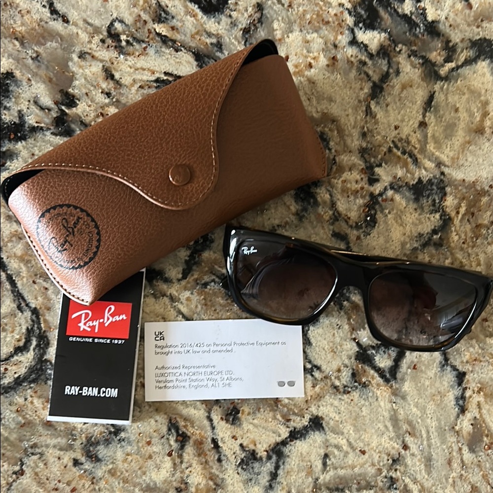 Ray-Ban Black Sunglasses with Brown Case